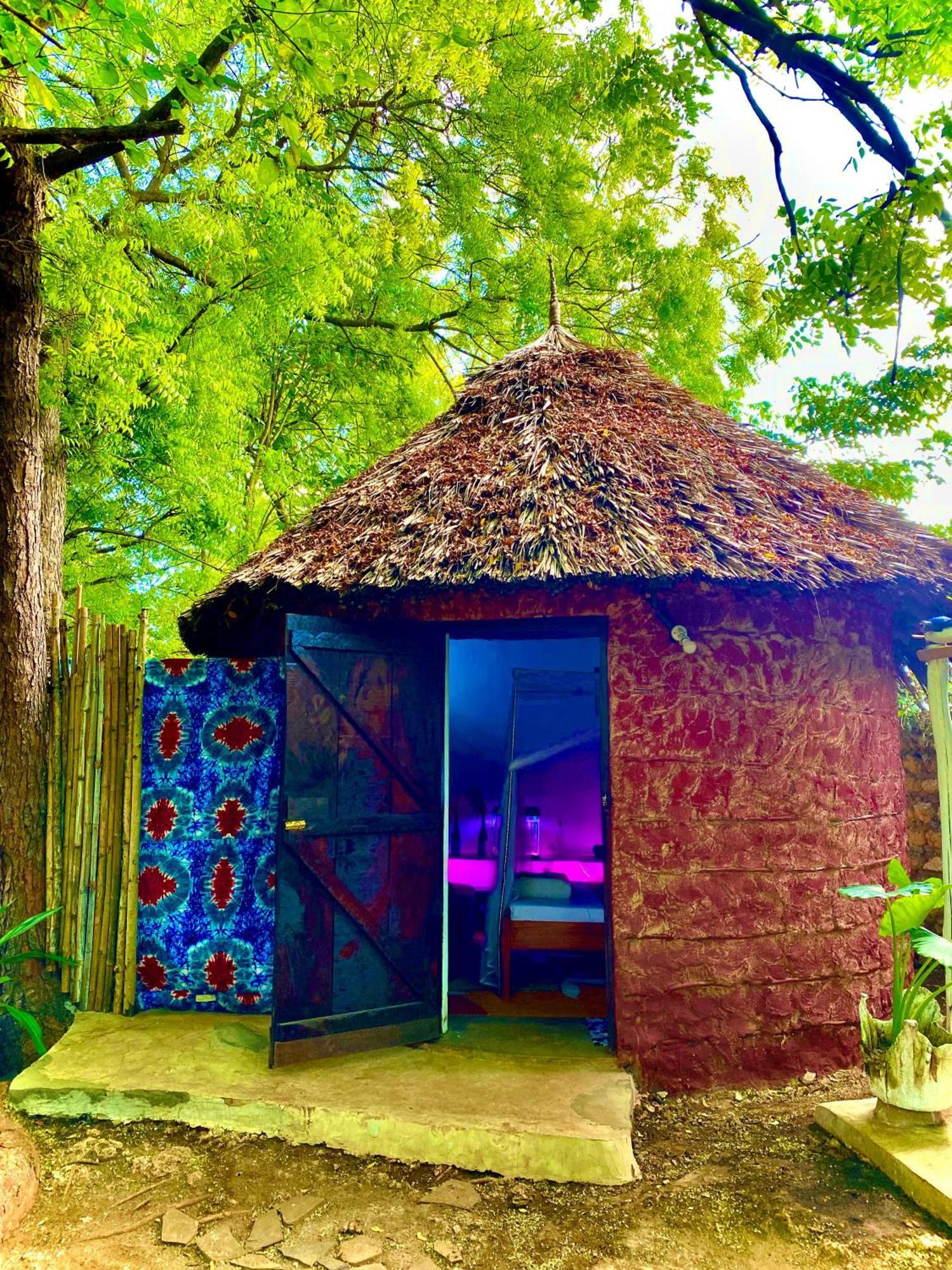 شاطئ دياني African Hut Tiny Cottage المظهر الخارجي الصورة
